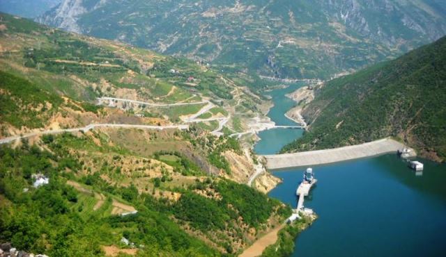 Ministri i Energjitikes, Gjiknuri lajmeron ndertimin e 8 hidrocentraleve te rinj